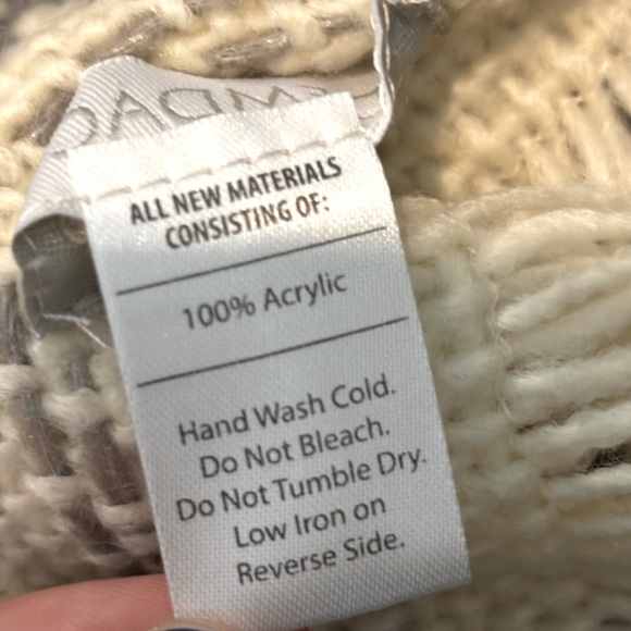 Demdaco Gray White Fringe Pocket Blanket Scarf - Picture 9 of 10